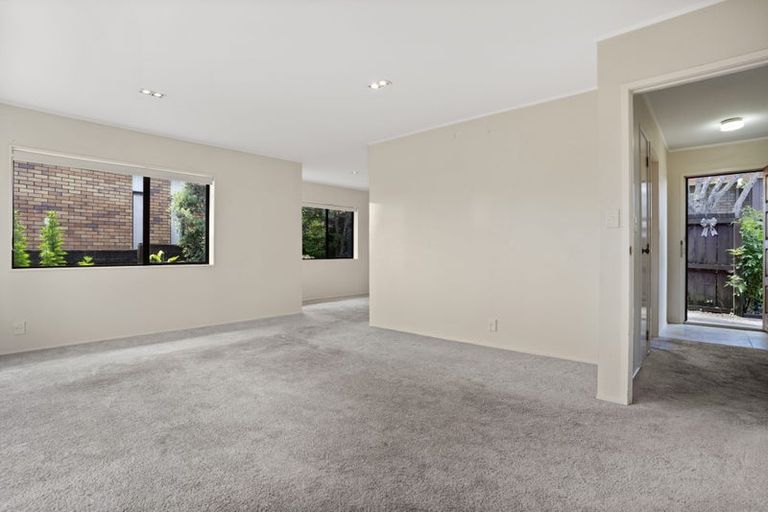 Photo of property in 2/79 Aberfeldy Avenue, Highland Park, Auckland, 2010