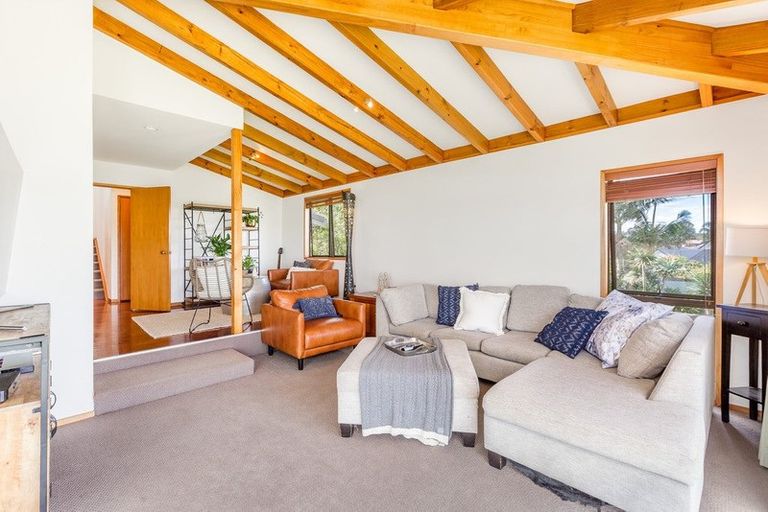 Photo of property in 33 St Annes Crescent, Wattle Downs, Auckland, 2103