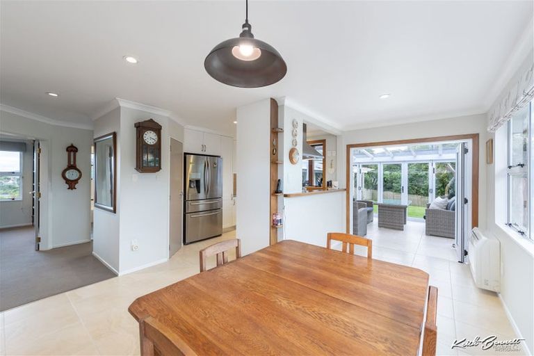 Photo of property in 8 Te Whiti Grove, Korokoro, Lower Hutt, 5012