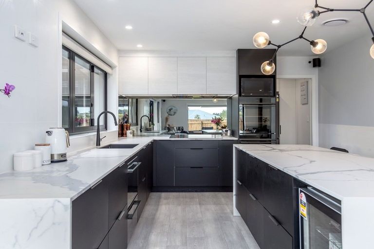 Photo of property in 8 Takahe Drive, Carterton, 5713