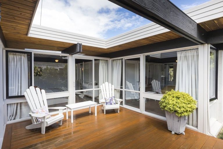 Photo of property in 11 Chilton Grove, Hokowhitu, Palmerston North, 4410