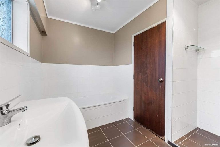 Photo of property in 43 Spence Road, Henderson, Auckland, 0612