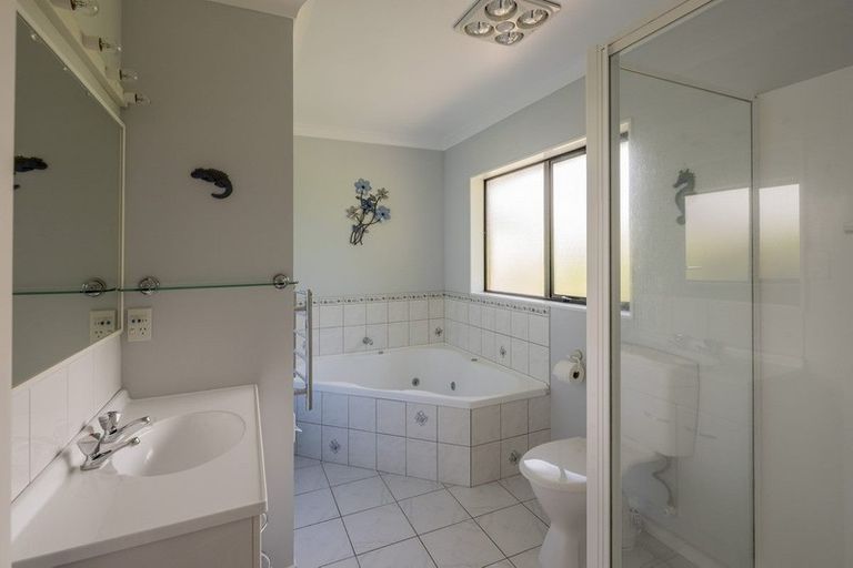 Photo of property in 31 Oriwa Crescent, Otaki, 5512