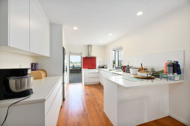 Photo of property in 19 Crosby Road, West Harbour, Auckland, 0618