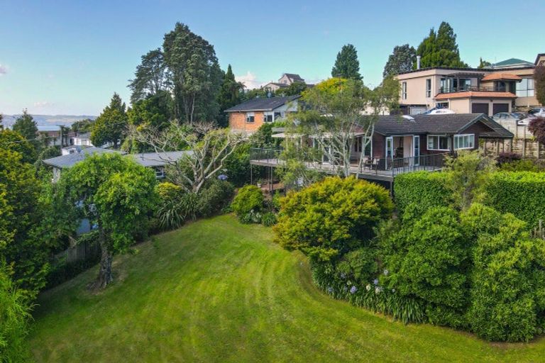 Photo of property in 6 Pah Road, Kawaha Point, Rotorua, 3010