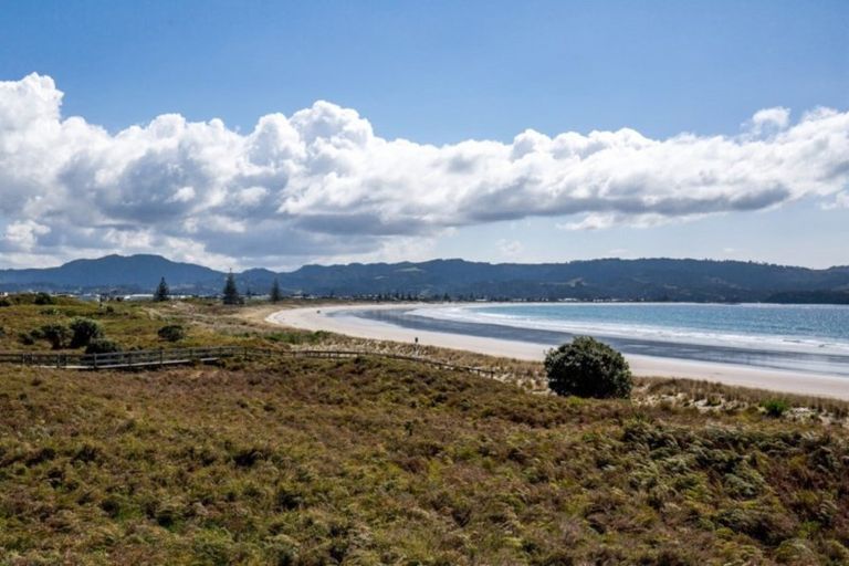 Photo of property in 37 Taumata Road, Omaha, 0986