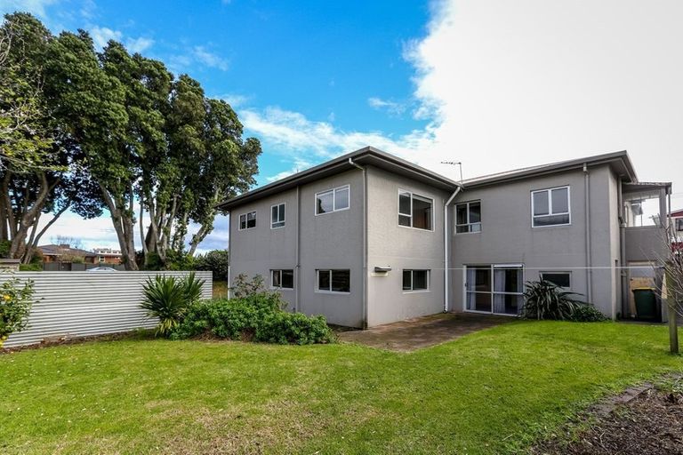 Photo of property in 4 Mclean Street, Strandon, New Plymouth, 4312