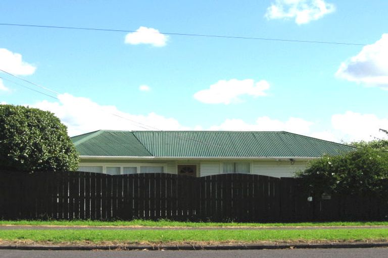 Photo of property in 99 Beach Road, Te Atatu Peninsula, Auckland, 0610