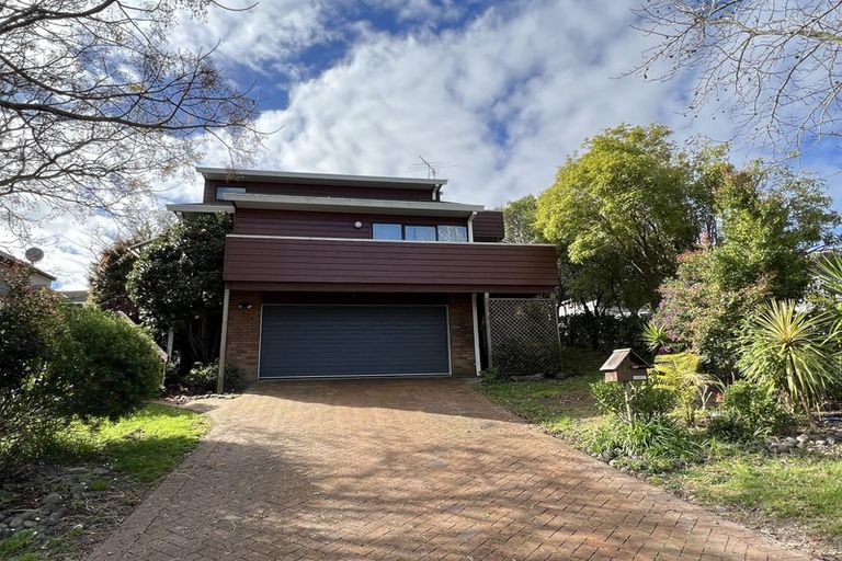 Photo of property in 4 Oystergrove Road, West Harbour, Auckland, 0618