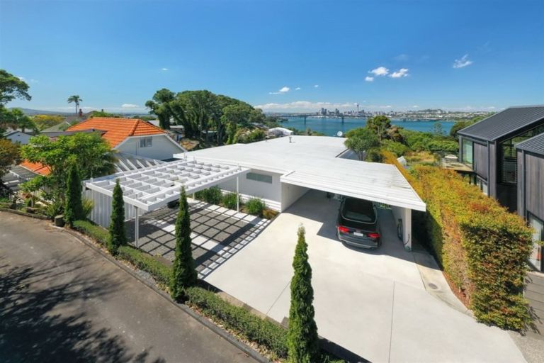 Photo of property in 24 Bridge View Road, Birkenhead, Auckland, 0626