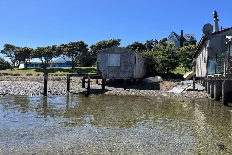 Photo of property in 1 Onepoto Road, Titahi Bay, Porirua, 5022