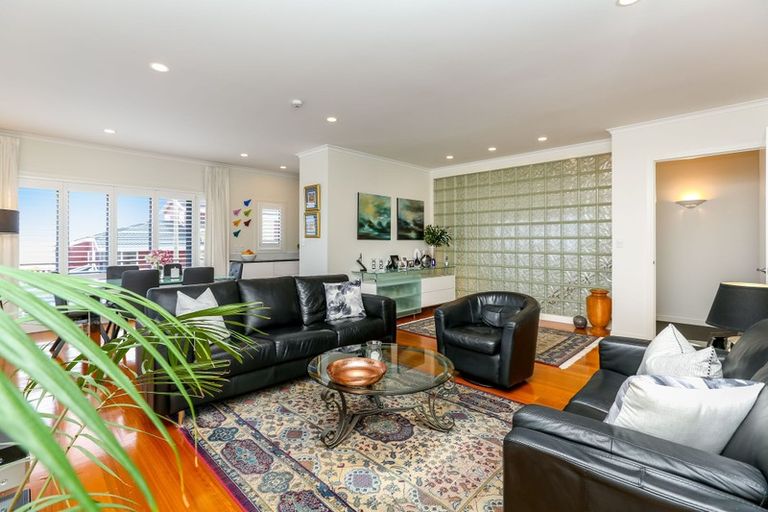 Photo of property in 2-6 Hamblyn Street, Strandon, New Plymouth, 4312