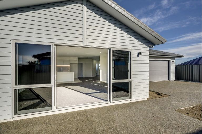 Photo of property in 94 Eriksen Road, Te Awa, Napier, 4110