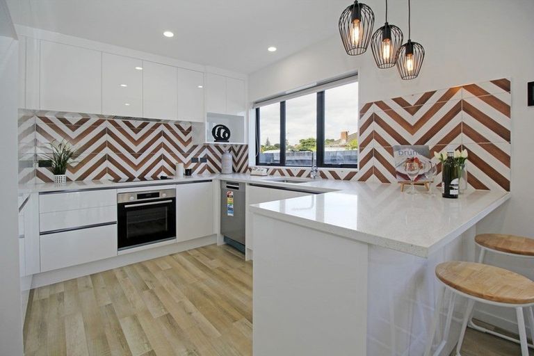 Photo of property in 64a Friesian Drive, Mangere, Auckland, 2022