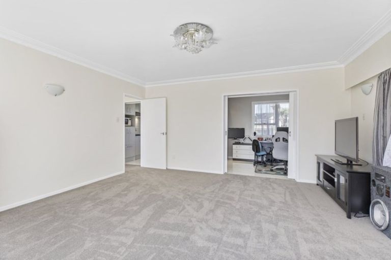 Photo of property in 17 Freshney Place, Hillpark, Auckland, 2102