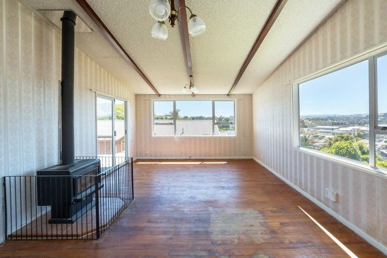 Photo of property in 13 Rembrandt Avenue, Tawa, Wellington, 5028