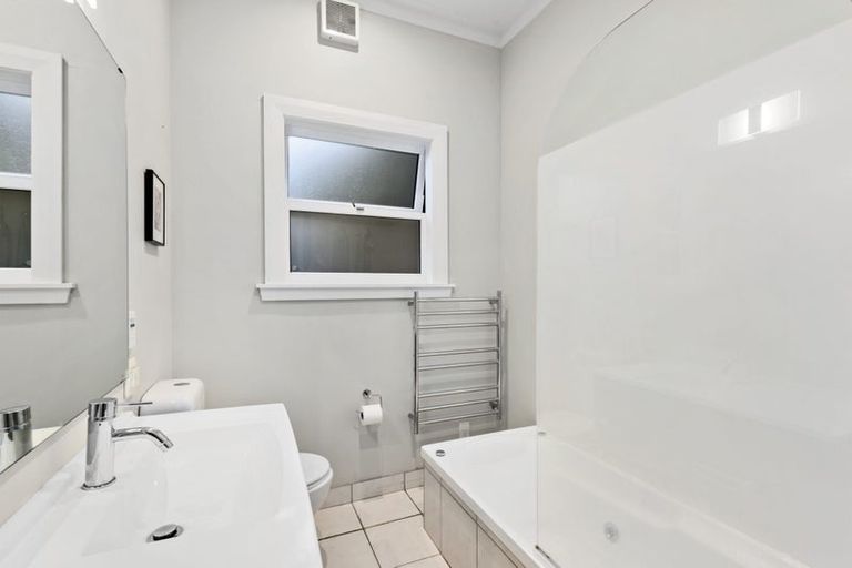 Photo of property in 10 Brighton Street, Island Bay, Wellington, 6023