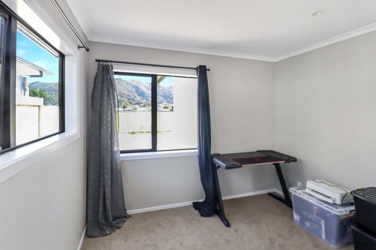 Photo of property in 32 Harry Martin Lane, Wainuiomata, Lower Hutt, 5014