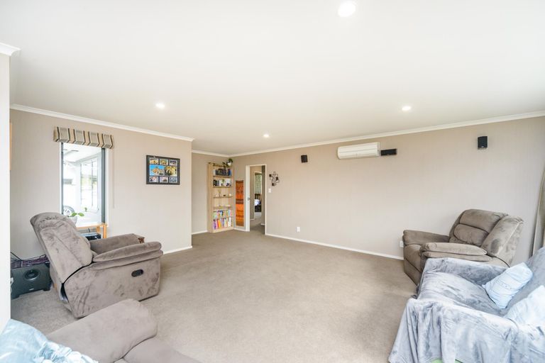 Photo of property in 8 Angelina Way, Kelvin Grove, Palmerston North, 4414