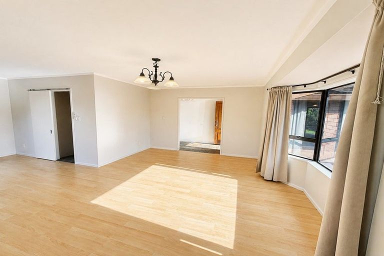 Photo of property in 3 Kadina Place, Botany Downs, Auckland, 2010