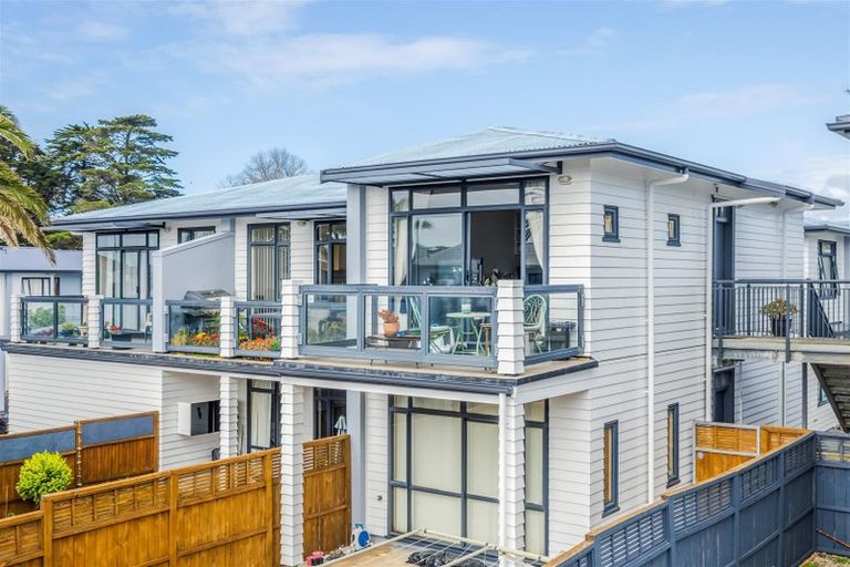 Photo of property in 125/2 Armoy Drive, East Tamaki, Auckland, 2016