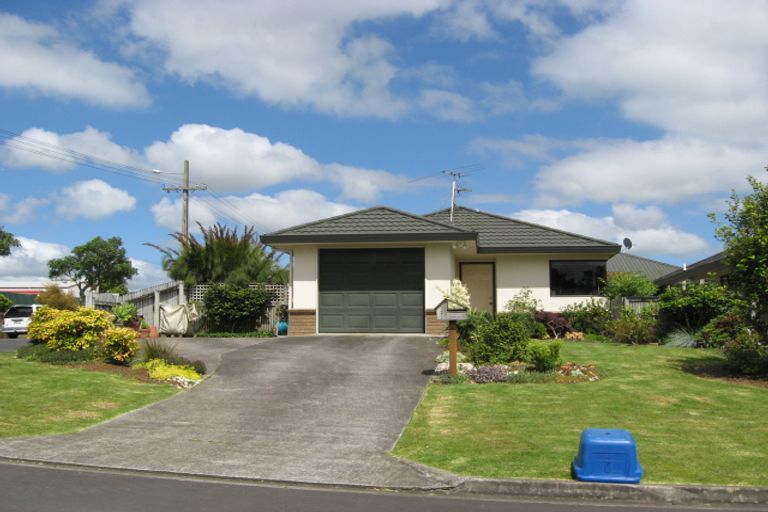 Photo of property in 2 Dan Bryant Place, Pukekohe, 2120