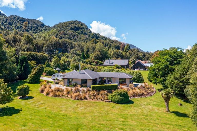 Photo of property in 10 Cove Lane, Mount Creighton, Queenstown, 9371