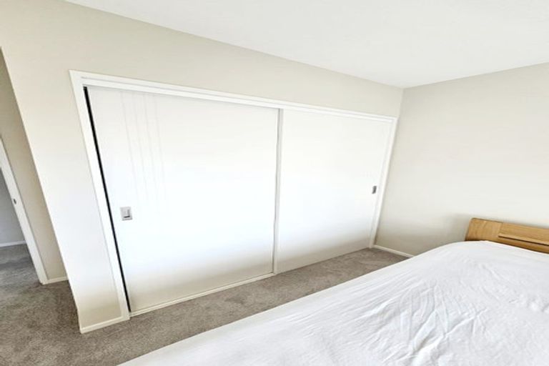 Photo of property in 247c Glenfield Road, Hillcrest, Auckland, 0627