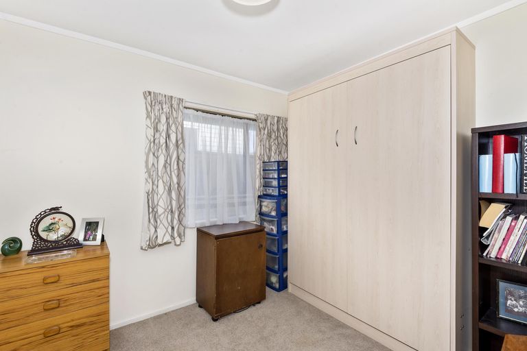 Photo of property in 23 Bosnyak Drive, Te Atatu South, Auckland, 0610