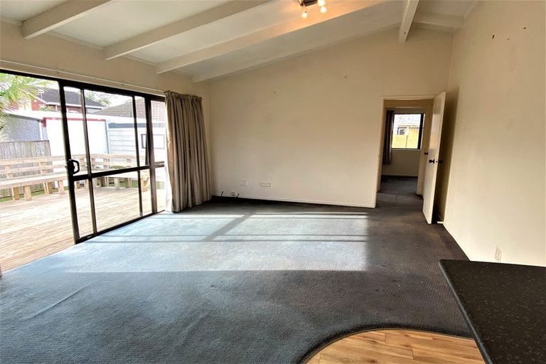 Photo of property in 12a Tamaki Bay Drive, Pakuranga, Auckland, 2010