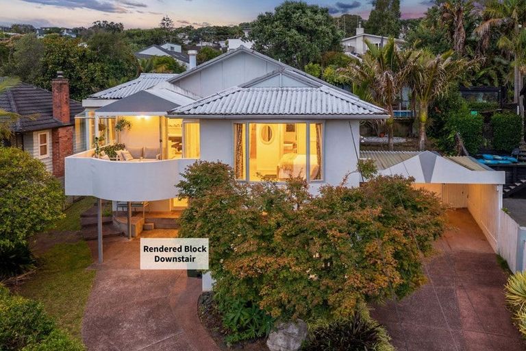 Photo of property in 1/22 Sandown Road, Rothesay Bay, Auckland, 0630