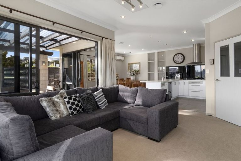 Photo of property in 2 Crater Close, Pyes Pa, Tauranga, 3112