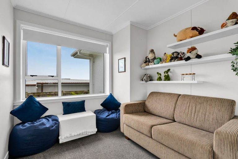 Photo of property in 7 Lemont Place, Westown, New Plymouth, 4310