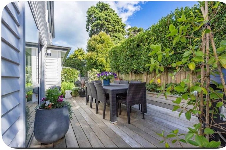 Photo of property in 20d Kaurilands Road, Titirangi, Auckland, 0604