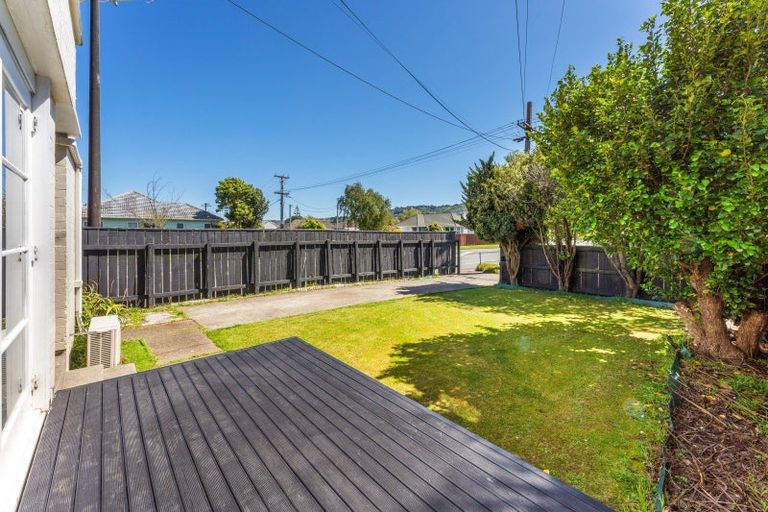 Photo of property in 44 Athlone Crescent, Avalon, Lower Hutt, 5011