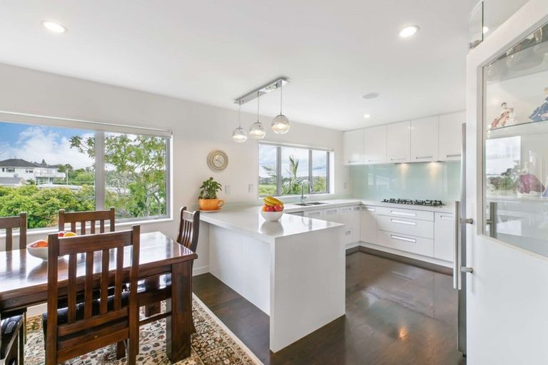 Photo of property in 2b St Clair Place, Browns Bay, Auckland, 0630