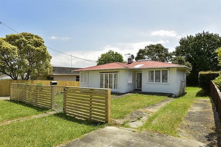 Photo of property in 83 Farquhar Road, Glendene, Auckland, 0602