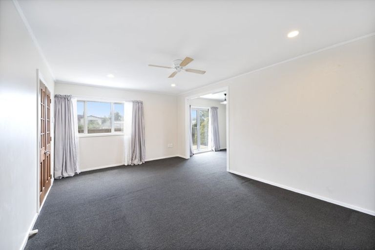 Photo of property in 129 Riverpark Crescent, Henderson, Auckland, 0610