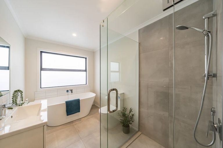 Photo of property in 17 Buddle Road, Wallaceville, Upper Hutt, 5018