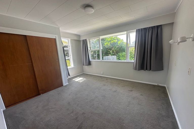 Photo of property in 58 Tiromoana Road, Raumati South, Paraparaumu, 5032