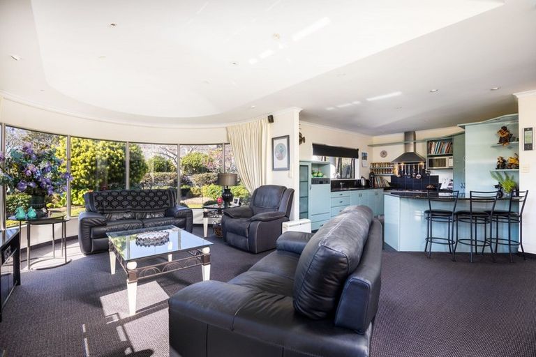 Photo of property in 22 Kinross Drive, Merrilands, New Plymouth, 4312