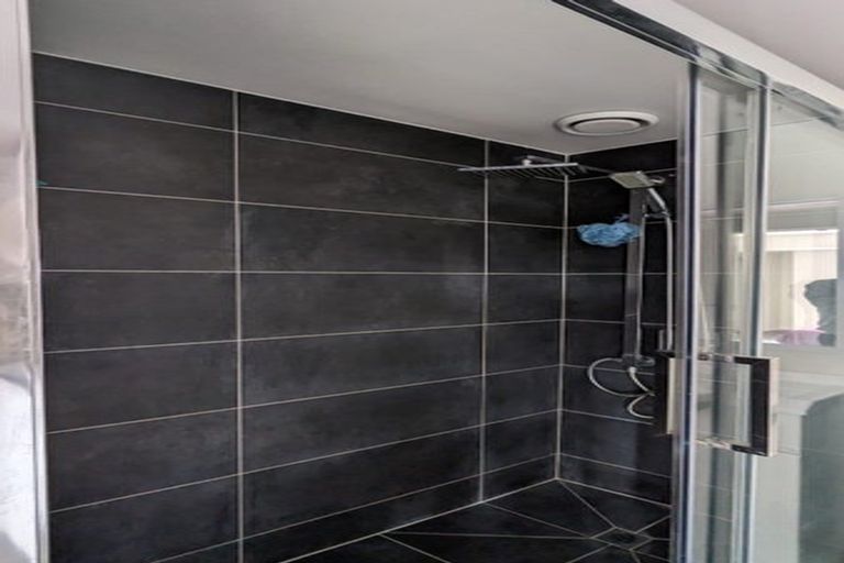 Photo of property in 1h/10 Crown Lynn Place, New Lynn, Auckland, 0600