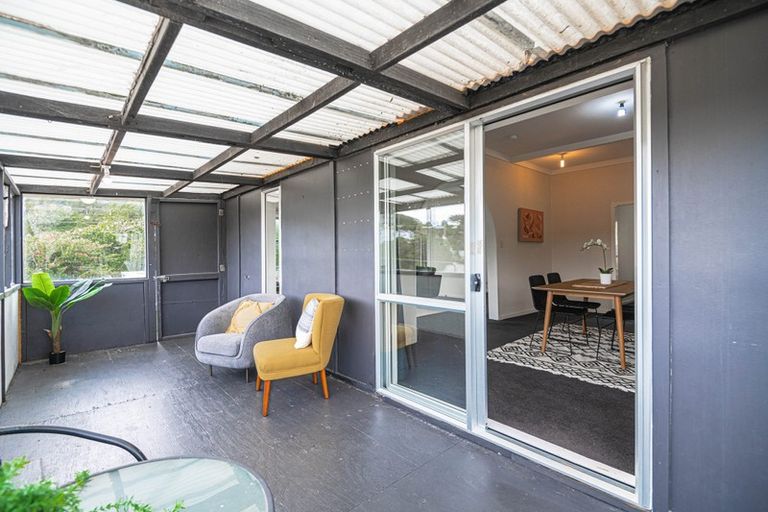 Photo of property in 10 Black Rock Road, Newlands, Wellington, 6037