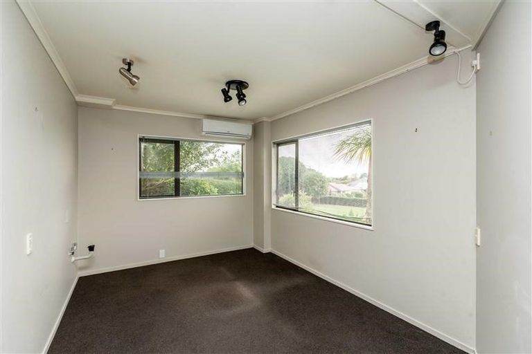 Photo of property in 25 Veale Road, Frankleigh Park, New Plymouth, 4310
