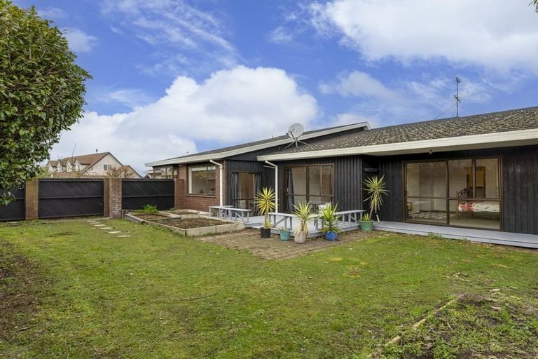 Photo of property in 20 Cherrywood Place, Redwood, Christchurch, 8051