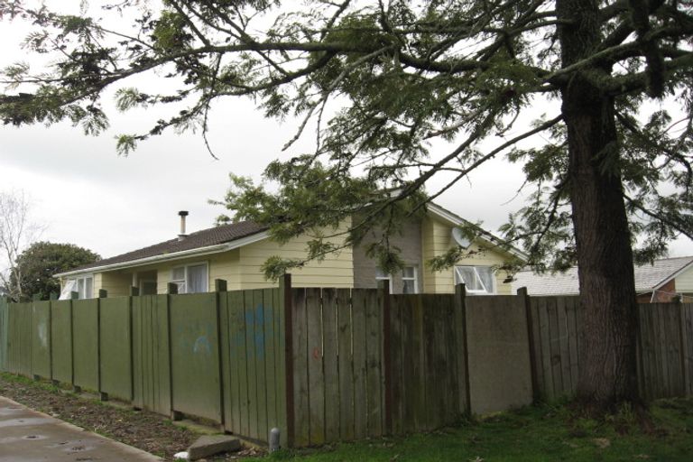 Photo of property in 18 Fulmen Place, Red Hill, Papakura, 2110