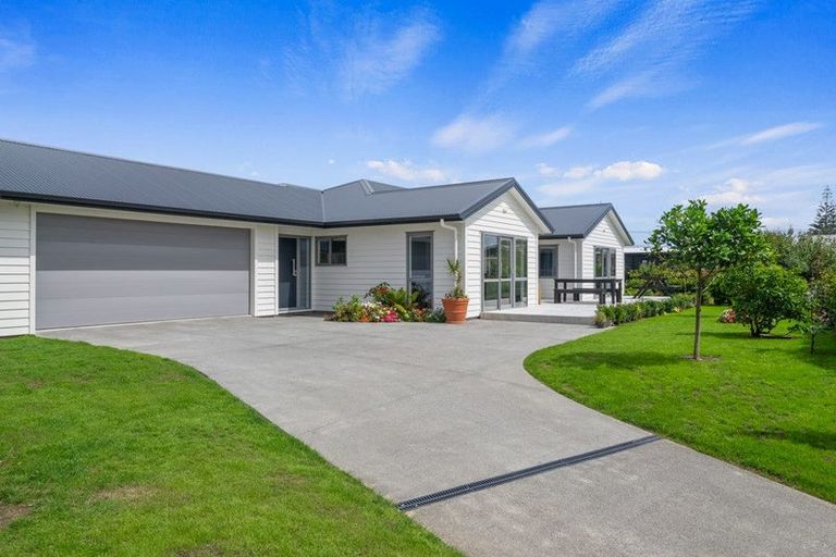 Photo of property in 55 Seagrass Place, Otaki Beach, Otaki, 5512