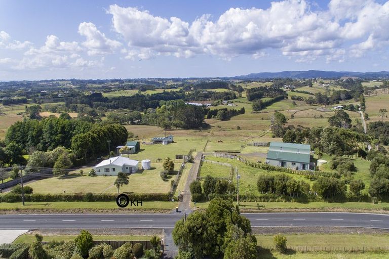 Photo of property in 133 Hanham Road, Kumeu, 0891
