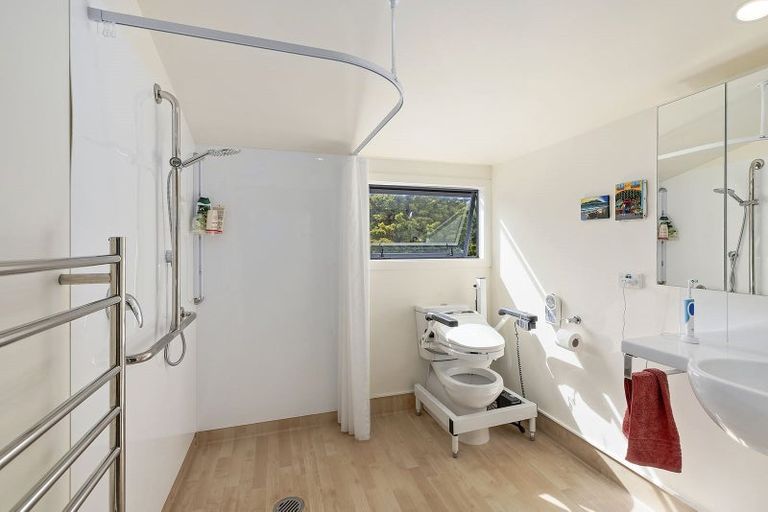 Photo of property in 18 Oxford Street, Tawa, Wellington, 5028