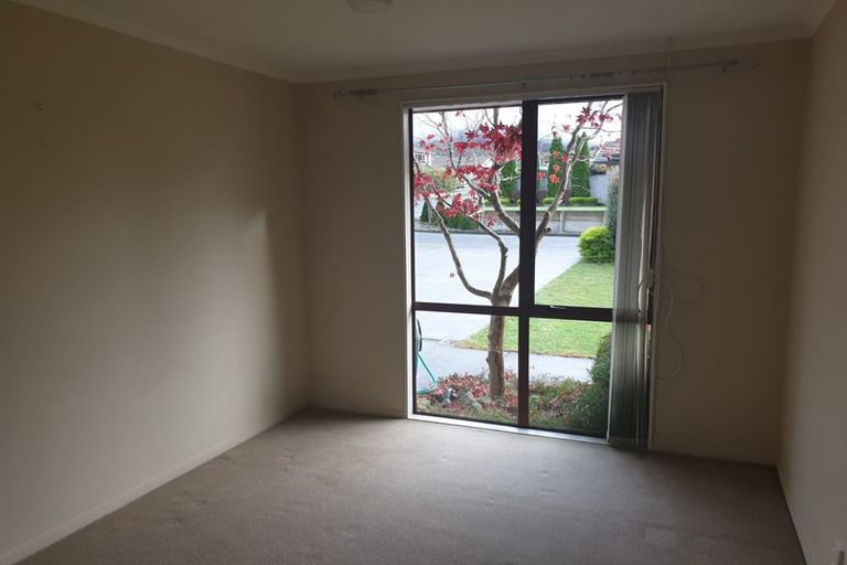 Photo of property in 37 Mcewen Crescent, Riverstone Terraces, Upper Hutt, 5018